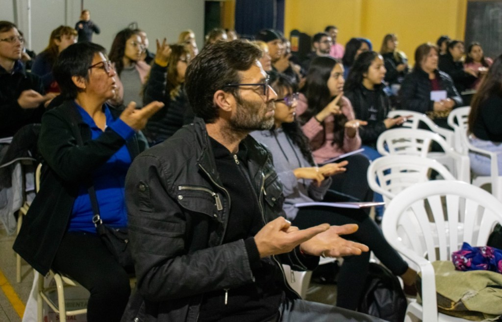Se desarrolló la segunda clase del Curso de Lengua de Señas con más de 200&nbsp;participantes