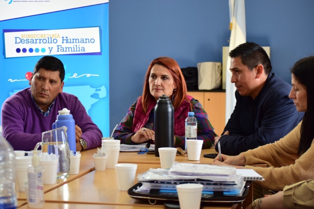 Avanza en el fortalecimiento de políticas de desarrollo social integral en comunas&nbsp;rurales