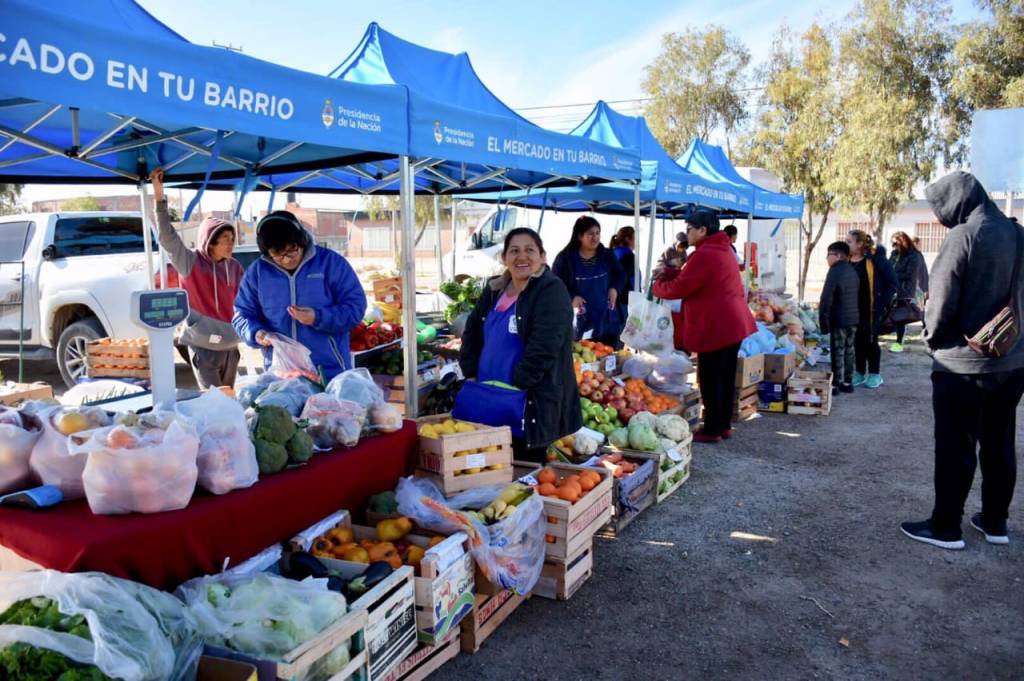 Con mucha aceptación se realizó Feria Itinerante en el barrio&nbsp;Etchepare