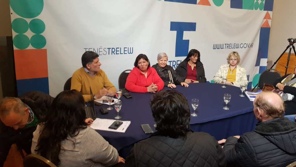 Trelew firmó con gremios un incremento salarial del 15 por ciento 
