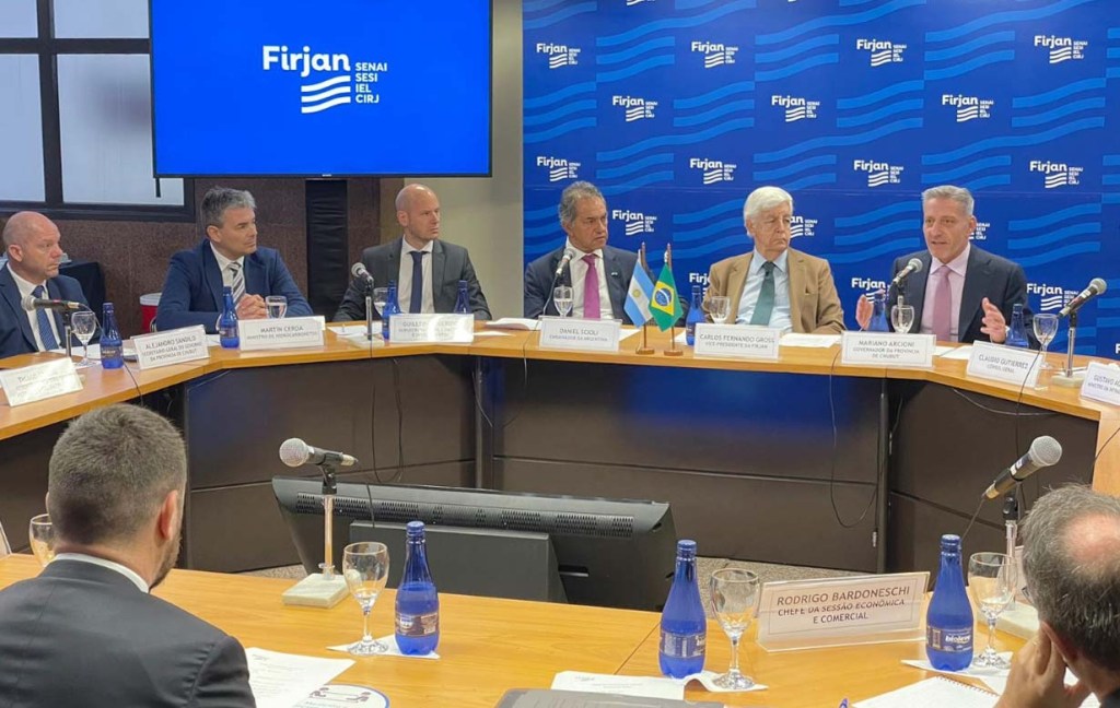 Arcioni y Scioli en un encuentro de trabajo con la Federación de las Industrias de Río de Janeiro en&nbsp;Brasil