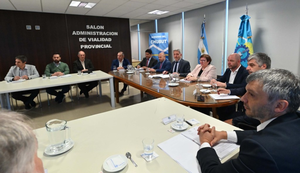 Arcioni reunió al gabinete y solicitó coordinar un trabajo interministerial
