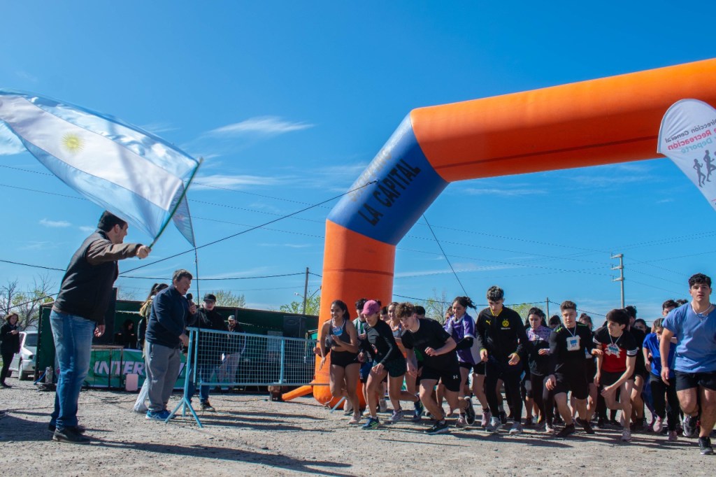 Intercapital 2022: 6to 1ra de la Escuela 702 ganó el “Cross A&nbsp;Fondo”