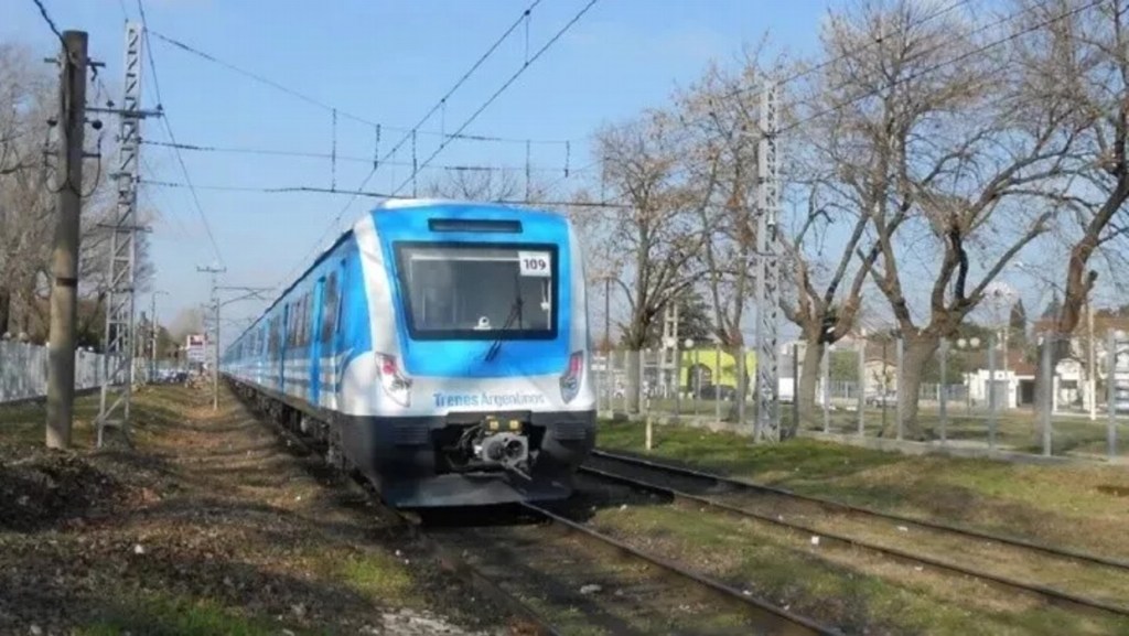 Una mujer intentó suicidarse arrojándose a las vías del tren con su hijo de 5 años en&nbsp;brazos