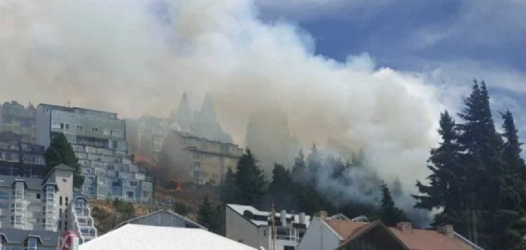 4 heridos graves y 900 evacuados por el incendio de un edificio en&nbsp;Bariloche