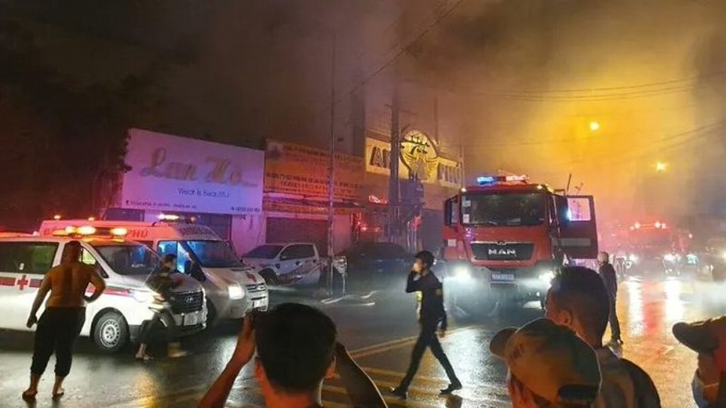 Al menos 32 muertos al incendiarse un bar&nbsp;karaoke