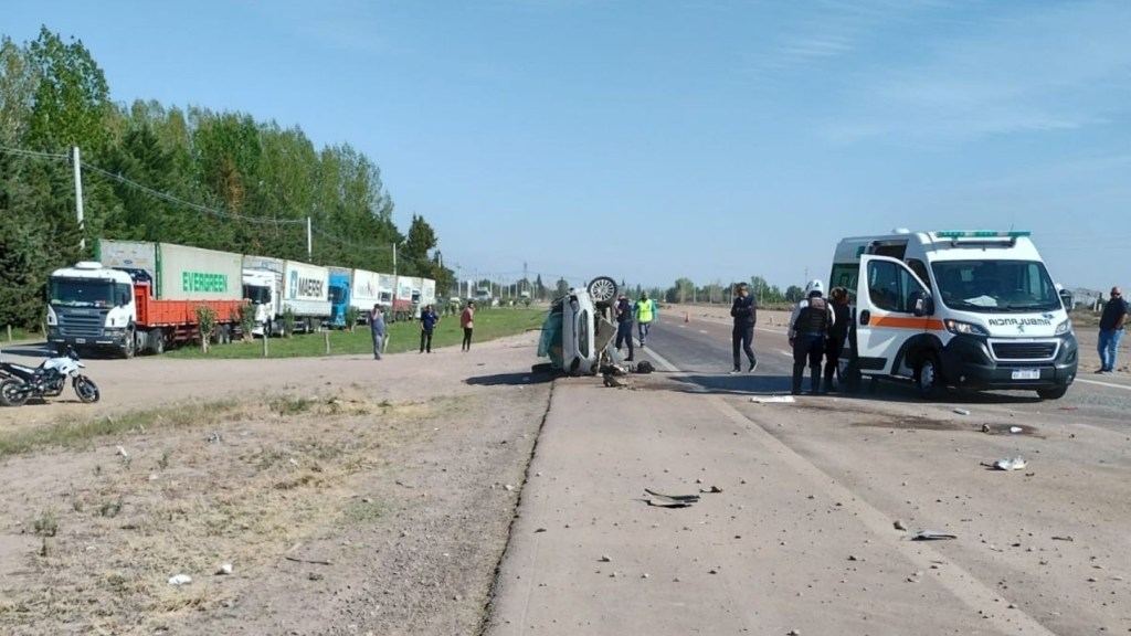 Volcó un auto a metros donde ocurrió la tragedia del micro con hinchas de&nbsp;Boca