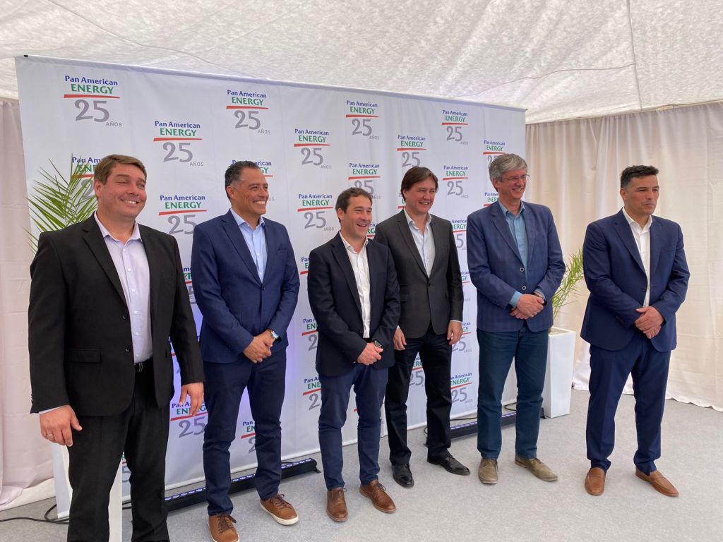 Biss en la colocación de la piedra fundamental del nuevo edificio de&nbsp;PAE