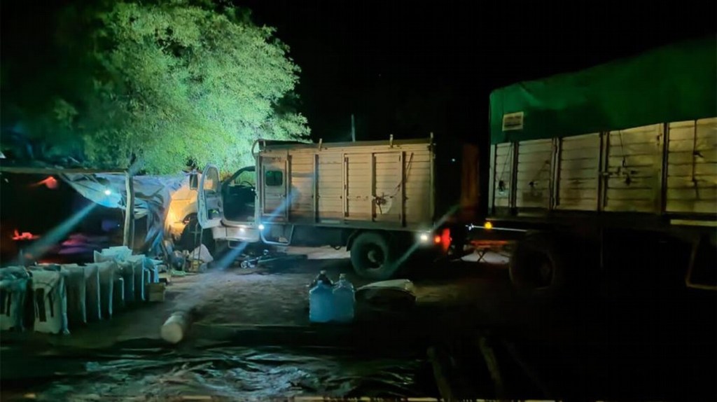Tragedia: bajó del camión, se olvidó el freno de mano y cuando quiso detenerlo murió&nbsp;aplastado