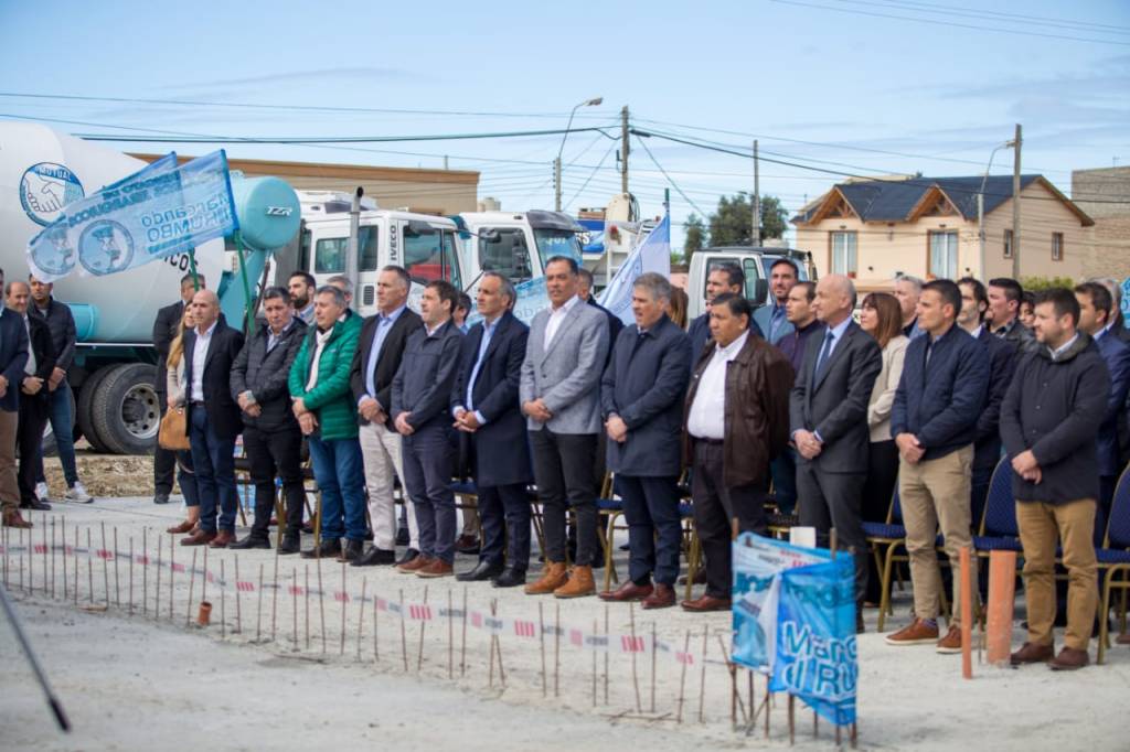 Funcionarios provinciales acompañaron la presentación de la obra “Colegio de los Trabajadores” en Comodoro&nbsp;Rivadavia