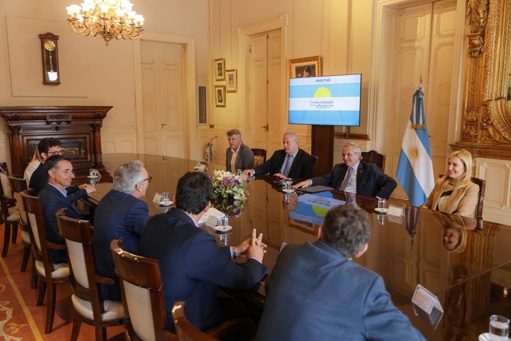 El Presidente recibió a miembros de la organización Argentinos por la&nbsp;Educación