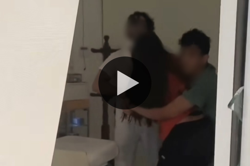 Video: le inyectaron un líquido que le deformó los labios, fue a reclamar y la echaron a los&nbsp;golpes