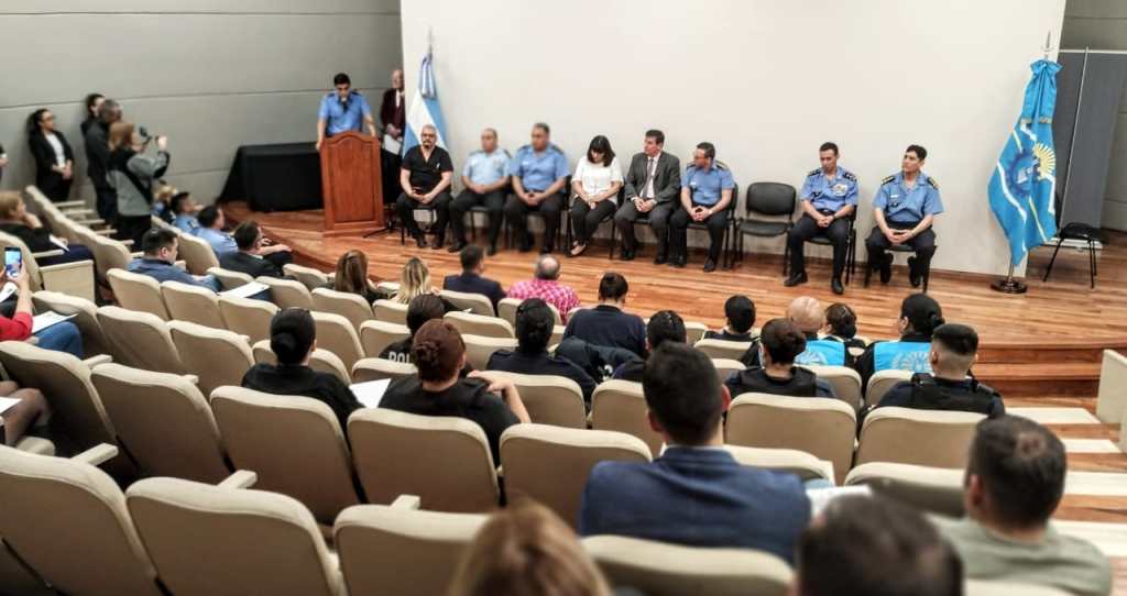 La Policía capacitó a efectivos y personal de la Legislatura&nbsp;provincial