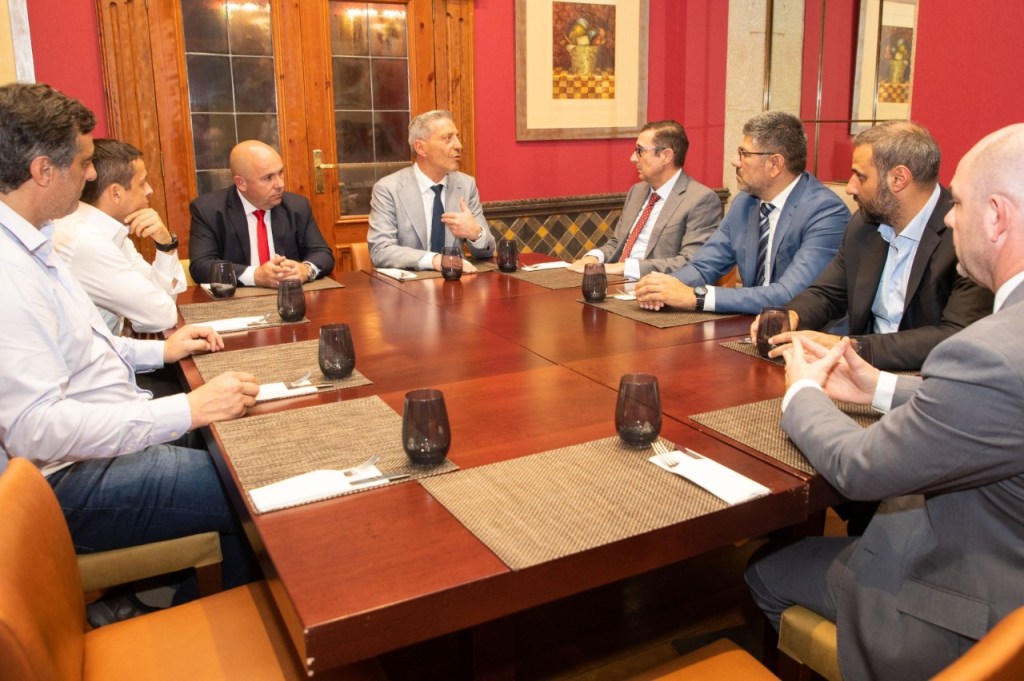 Arcioni se reunió con las cámaras empresarias chubutenses del sector de la&nbsp;pesca