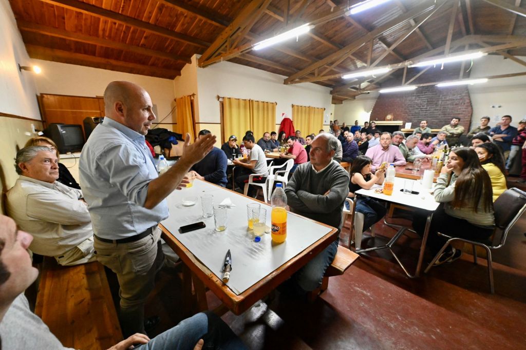 SASTRE CON DIRIGENTES DE LA CORDILLERA Y VECINOS DE LA&nbsp;MESETA