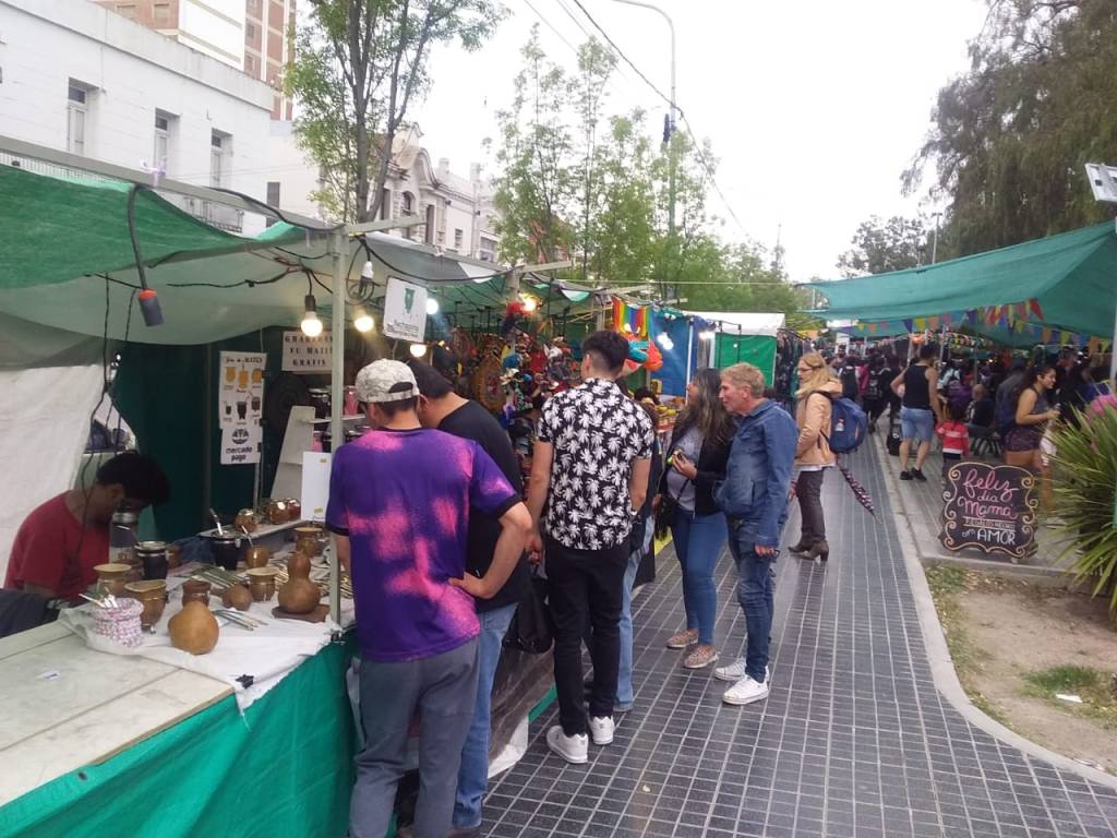 Comenzó la 22º Feria Artesanal del Día de la Madre en&nbsp;Trelew