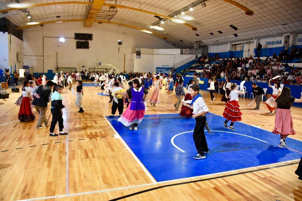 Se realizó la apertura del 1° Interescolar de danzas&nbsp;folklóricas