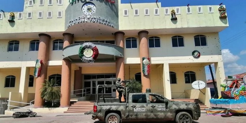 Masacre: asesinan a un alcalde, su padre y a 16 personas más en un doble&nbsp;tiroteo
