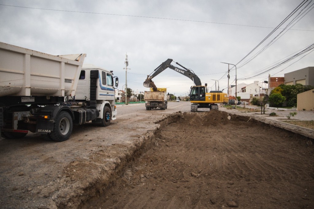 Comenzó el movimiento de suelos para la pavimentación de la calle Lezana en Playa&nbsp;Unión