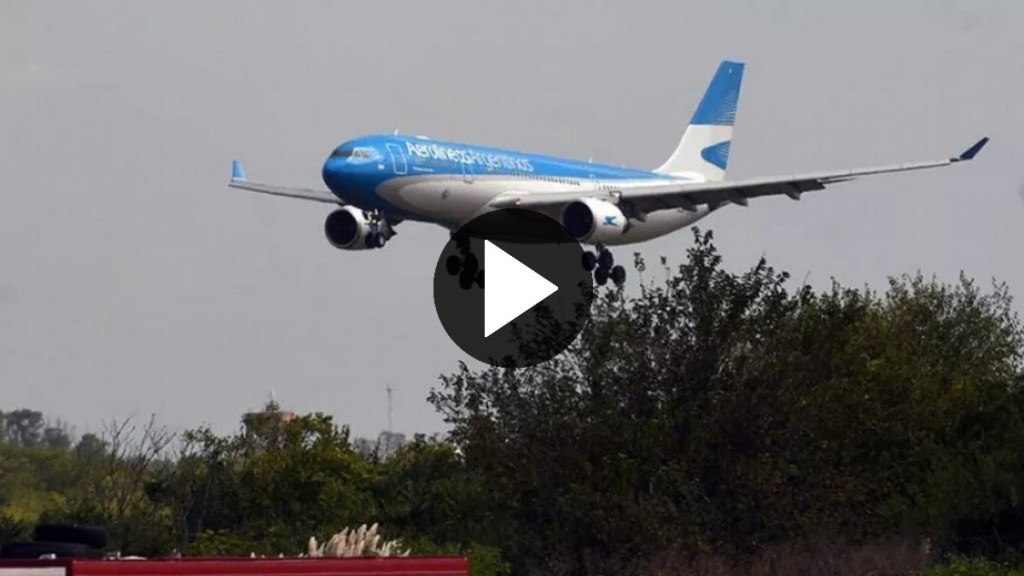 Video: dos pilotos se pelearon en pleno vuelo, se insultaron y se amenazaron con&nbsp;“trompearse”