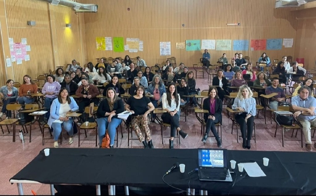 Capacitación sobre consumos problemáticos de sustancias en ámbitos&nbsp;escolares