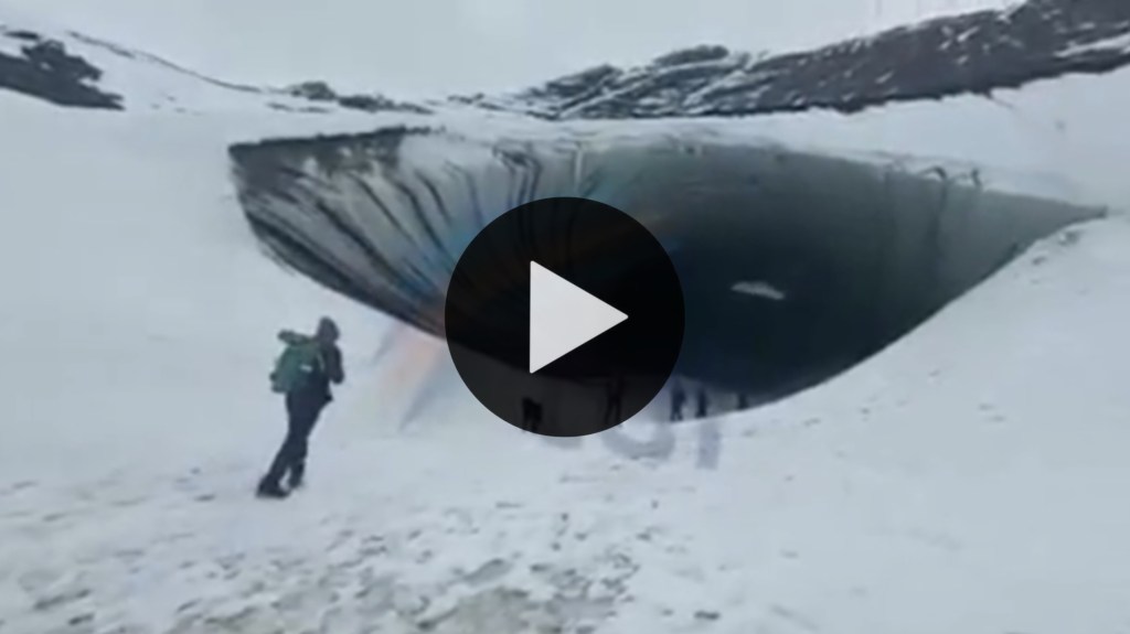 Video: el momento en que un turista muere aplastado por una roca de hielo gigante en Tierra del&nbsp;Fuego