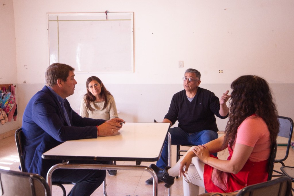 Biss se reunió con autoridades de la vecinal del Área 23 y la directora del Jardín&nbsp;Municipal