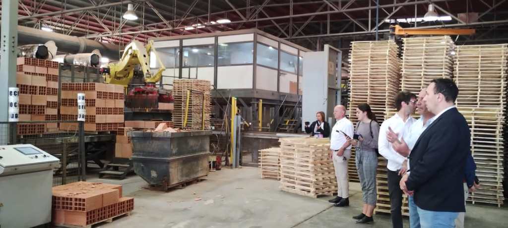 Maderna recorrió la planta de Tecnocer que planea duplicar su&nbsp;producción
