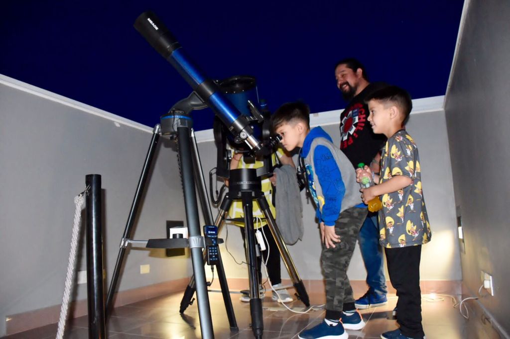 Gran cantidad de vecinos en el Centro&nbsp;Astronómico