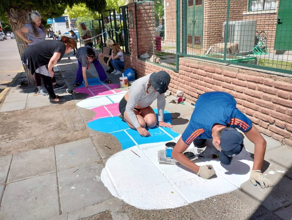 Trelew: Se pintó la Rayuela de la Memoria&nbsp;Trans