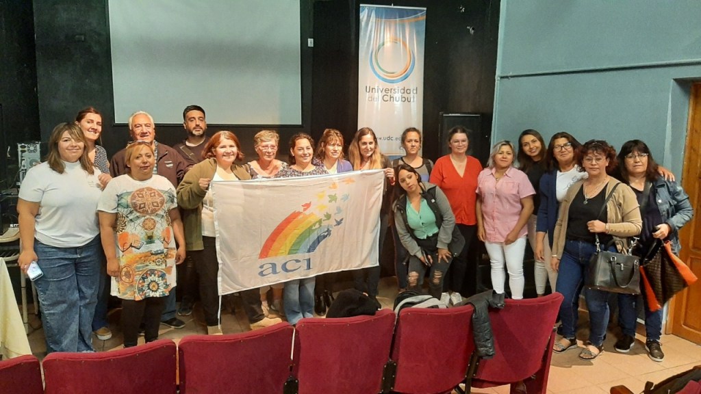 La Universidad del Chubut finalizó el Pre Encuentro de Cooperativas de Cuidados en El&nbsp;Hoyo