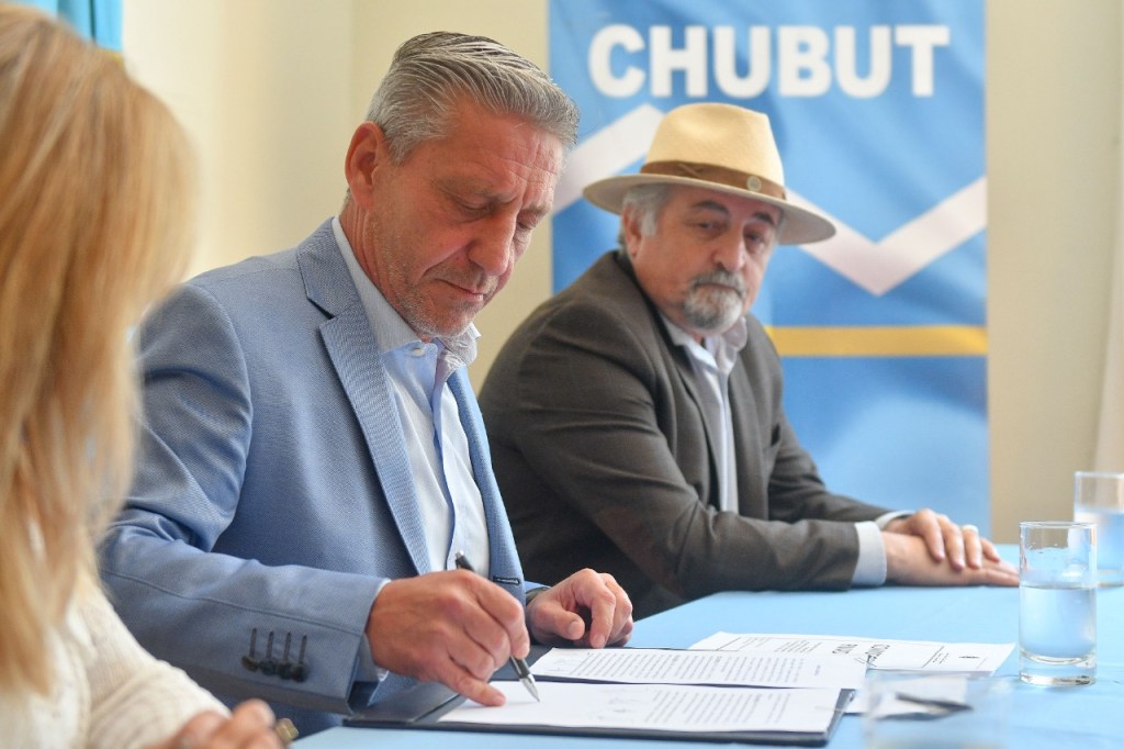 Arcioni: «Hoy tenemos en ejecución 689 viviendas en toda la&nbsp;provincia”