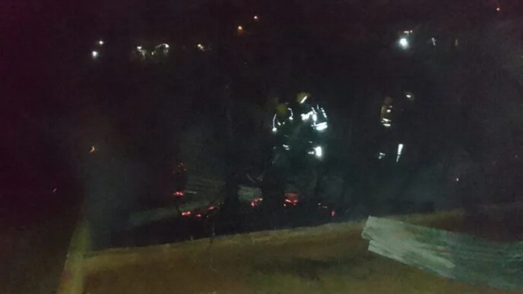 Horror: discutió con su pareja y prendió fuego su casa con sus tres hijos&nbsp;adentro