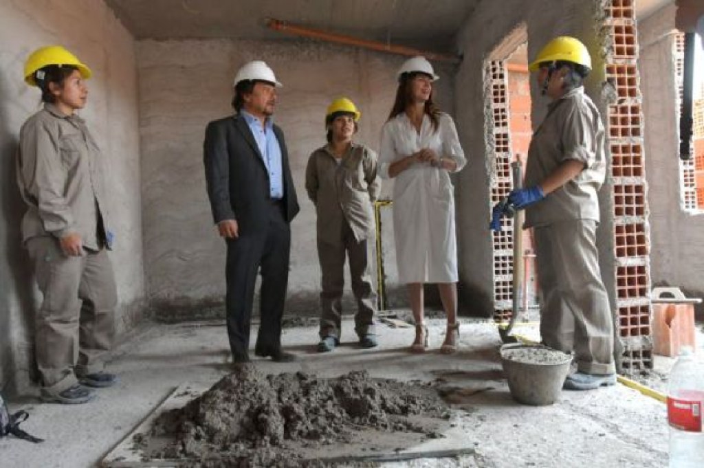 Gobernador de Salta celebró la incorporación de mujeres constructoras en la obra&nbsp;pública