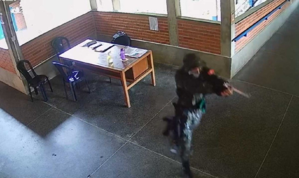 Tres muertos y 11 heridos en ataque a una&nbsp;escuela