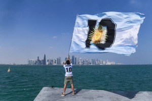 Hinchas argentinos se congregaron para darle apoyo a la Selección frente a la bahía de&nbsp;Doha