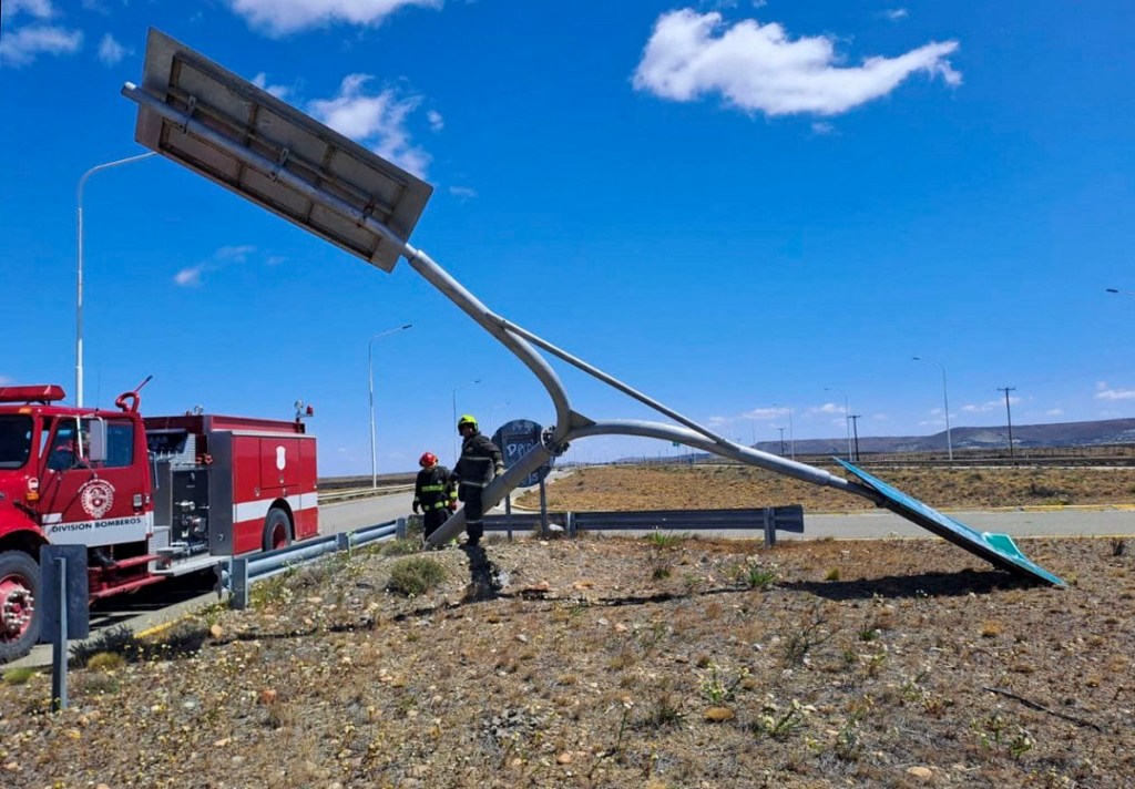 Voladuras de techos y caída del tendido eléctrico por vientos de hasta 95&nbsp;km