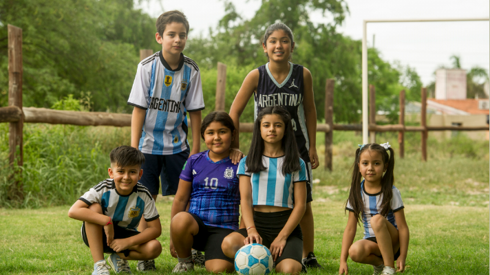 Niños santiagueños viven los partidos de Argentina con pasión y&nbsp;emoción