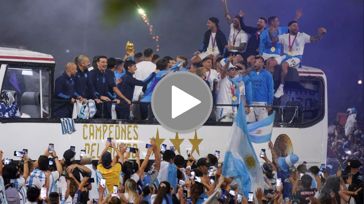 Así se trasladó la Selección en medio de una marea&nbsp;humana
