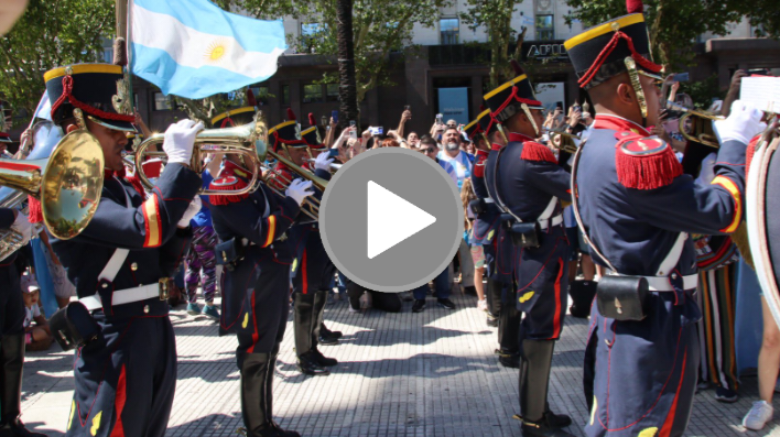 Con los Granaderos se desató la fiesta en Plaza de&nbsp;Mayo