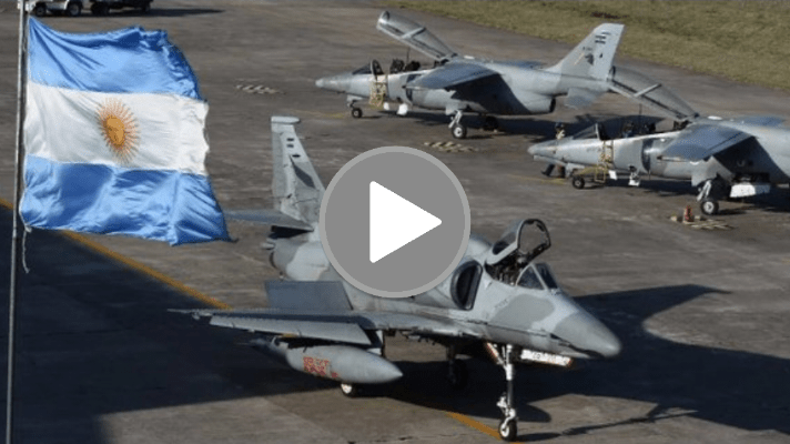 La Fuerza Aérea sobrevoló la 9 de Julio en medio de los&nbsp;festejos