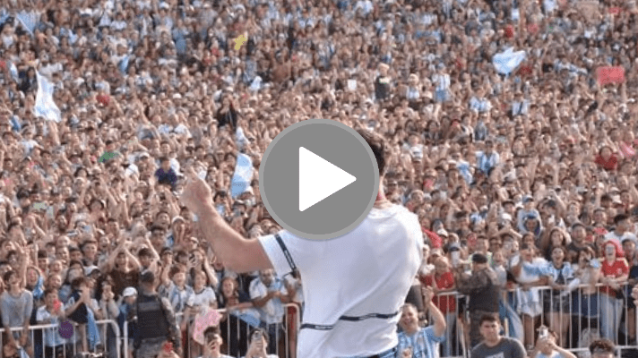 «Dibu» Martínez fue recibido por una multitud en Mar del&nbsp;Plata