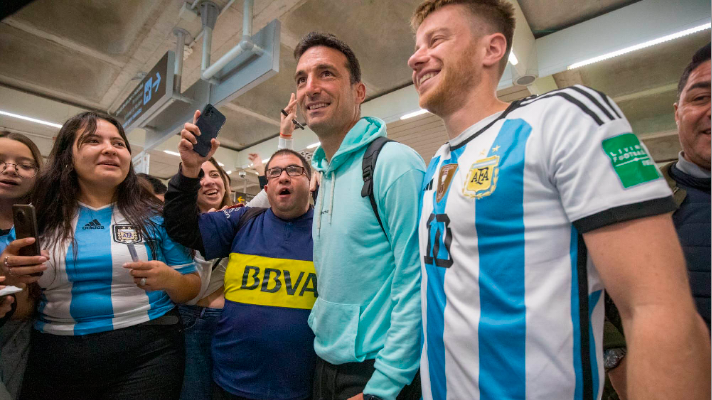 Hinchas argentinos recibieron a Scaloni en&nbsp;Mallorca