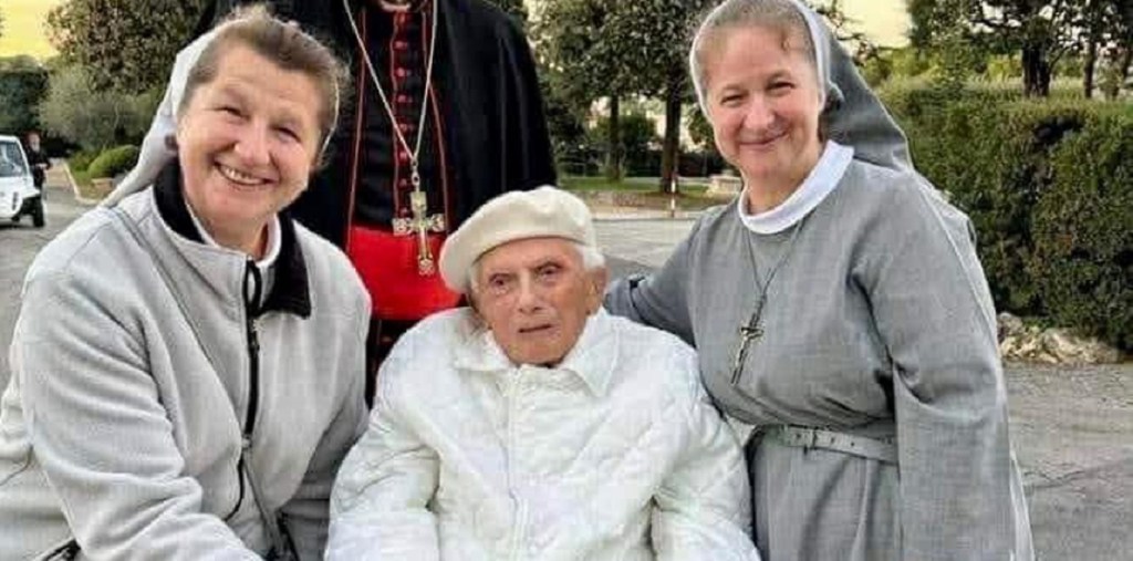 El cuerpo de Benedicto XVI se expondrá desde el lunes para la despedida de los&nbsp;fieles