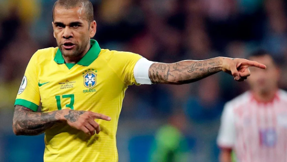 Dani Alves fue detenido acusado de presunta agresión&nbsp;sexual