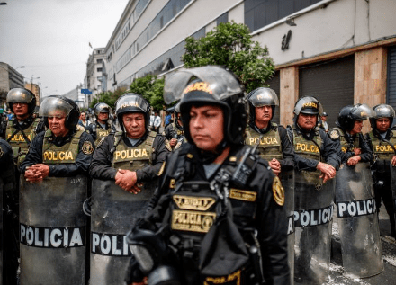 #CrisisPerú | Fuerzas Armadas no acatarán «cualquier acto contrario al orden&nbsp;constitucional»