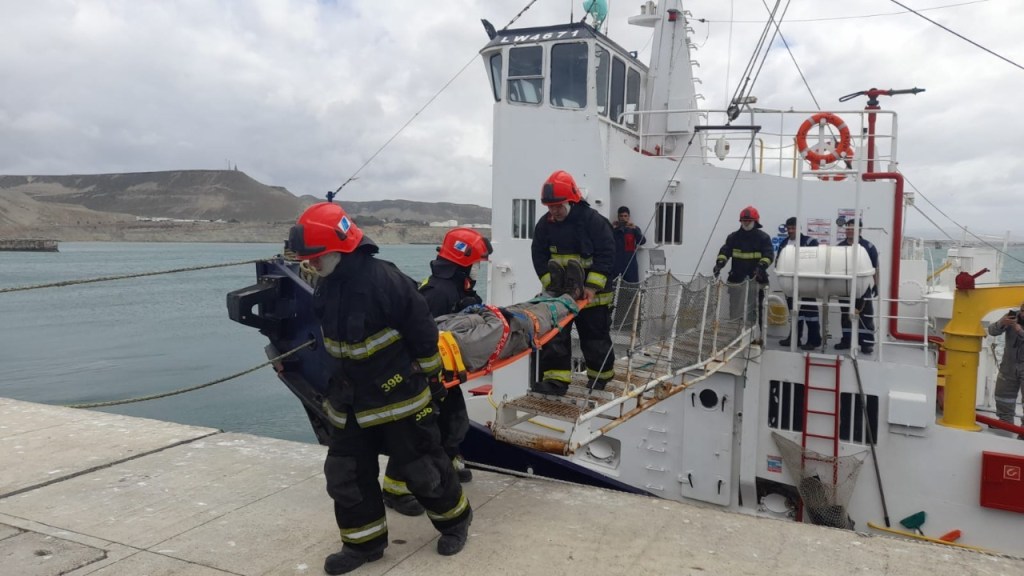 Comodoro: Simulacro de asistencia y evacuación de un accidente a bordo de un&nbsp;barco