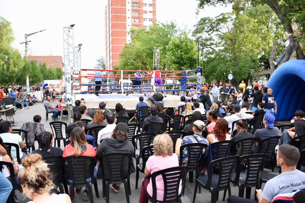 Las Escuelas Municipales de Boxeo cerraron el año con una concurrida actividad al aire&nbsp;libre