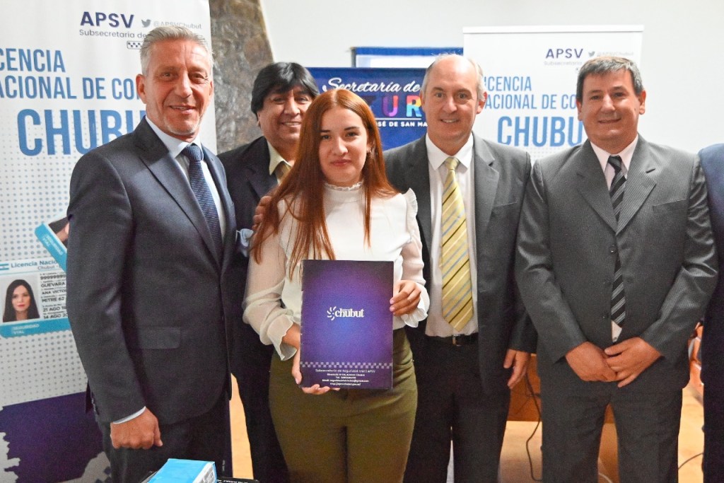 El Gobierno entregó equipamiento tecnológico en Facundo y Atilio&nbsp;Viglione