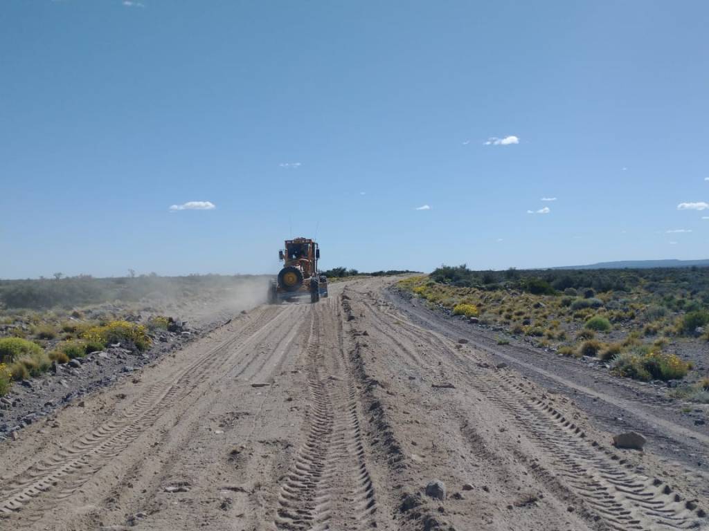 Tareas de mejora en la Ruta Nº 4 entre Telsen y Gan&nbsp;Gan